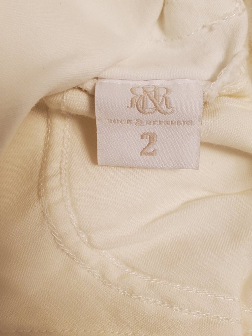 Rock & Republic Fever Mid-Rise Bermuda Pull-On White Denim Jean Shorts - 2M - Picture 8 of 16
